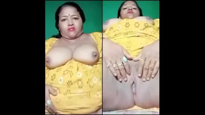 DESI INDIAN HORNY AUNTY SHOWING OFF HERSELF
