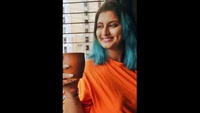 Gunjan Aras Showing Deep Cleavage & Under Boobs to Tease on PREMIUM App Live