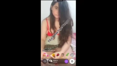 Queen A Showing Boobs & Fingering on PREMIUM 121 Tango Live with Half Face