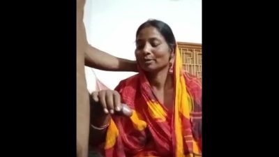 Desi Stepmom Urmila Fuck Her Young Stepson at Home 1