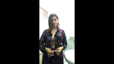 updated 6 clips Hot babe showing