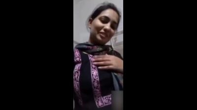 Desi lady showing big boobs on video call
