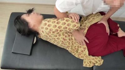 Bhabhi massage karwa kar anjan mard se chudi