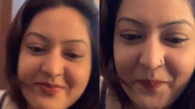 Indian webcam model apni tight boobs dikhati hui