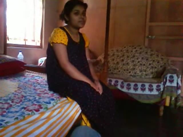 Hot Indian Babe Boob Show On Camera