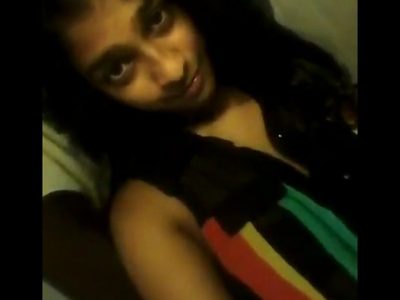 Desi Girl Showing Her Natural Tits