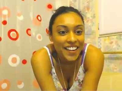 Indian babe exposing on cam while in shower