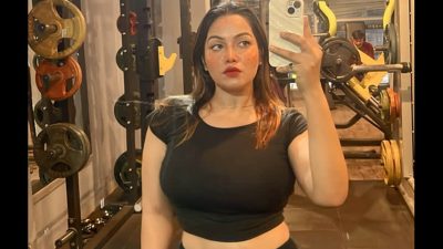 Insta Model Puja Shaw Seducing in Saree and Nipple Slip and Bouncing Titties