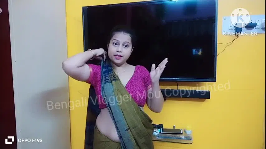 Bengali vlogger mou-2