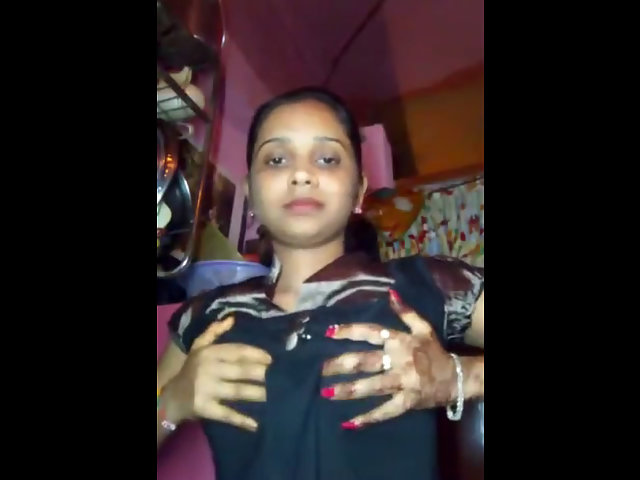 Horny Indian GF Chandni Exposing Her Boobs