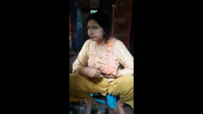 Mature Bhabhi Boob Show