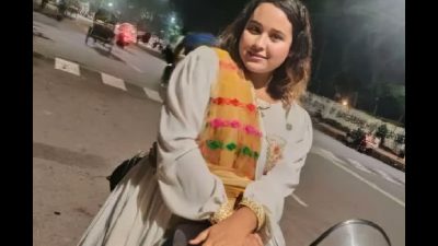 Lady Biker GF Showing And Fingering