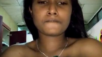Tamil girl apni big desi boobs dabati hui