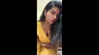 Sexy Bhabi Showing and Fingering