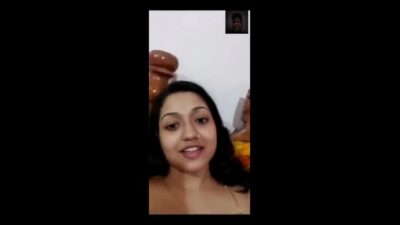 Hot desi bhabhi showing her boobs on video call
