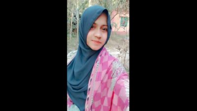 Hijabi GF Showing Asshole And Fingering