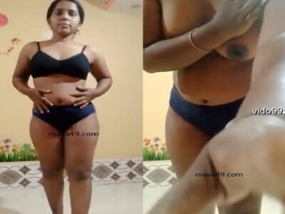Shy Desi girl boobs show viral stripping nighty