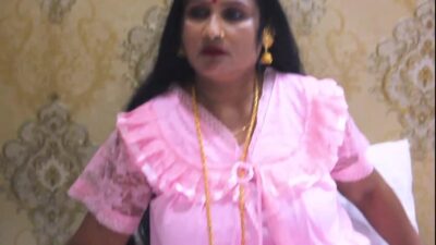 Seeing the hot and body of Desi Bengali Bhabhi, brother-in-law left her big