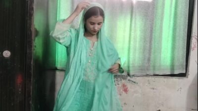 Makan malik ne kiraye ke badle bhabhi ki chut leli