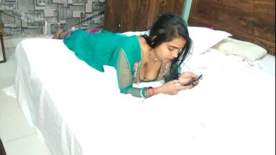 The wife who was using the mobile called the husband and enjoyed the room.