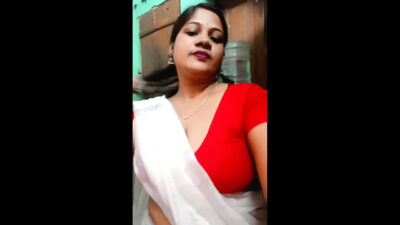 Sexy milf exposing boobs in red jacket seducing hip show