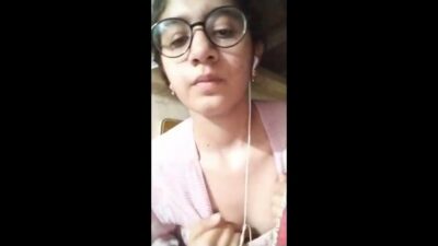 Sexy Chasmish Girl Showing Fingering Pussy