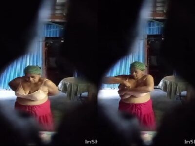 Mature mom wearing bra after viral nude bath MMS