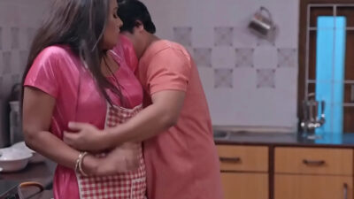 Kitchen mein bhabhi ki chudai ki Hindi blue film