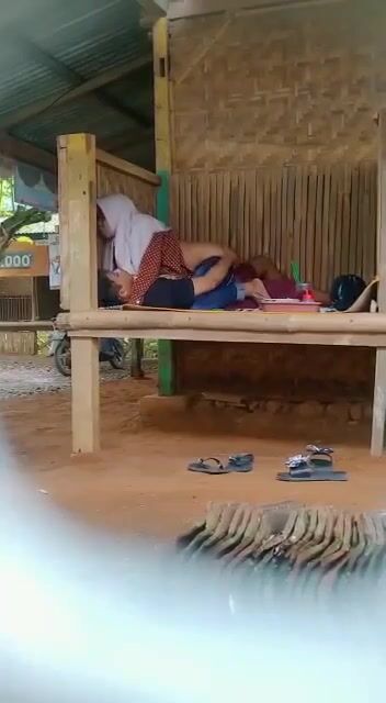 Assamese couple ki outdoor desi chudai ki leaked mms