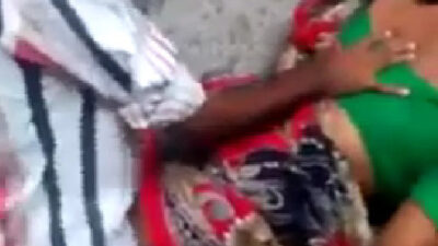 Road par randi ki doggy style chudai