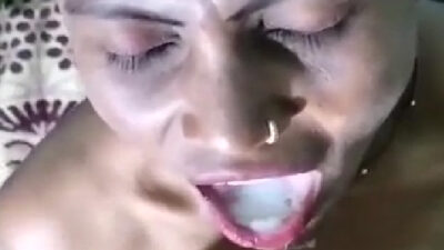 Kamwali chud kar cum pee gayi makan malik ka