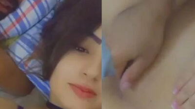 Sexy girlfriend ki chut mein ungli karta ladka