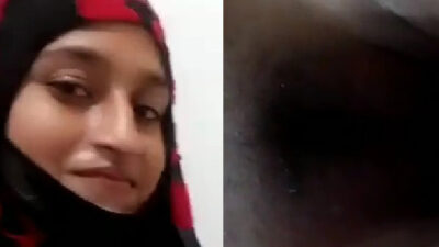 Paki Muslim girl ki boobs aur chut ki selfie