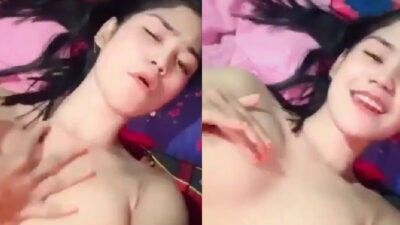 Cute girl Manisha apni nangi selfie record karti hui