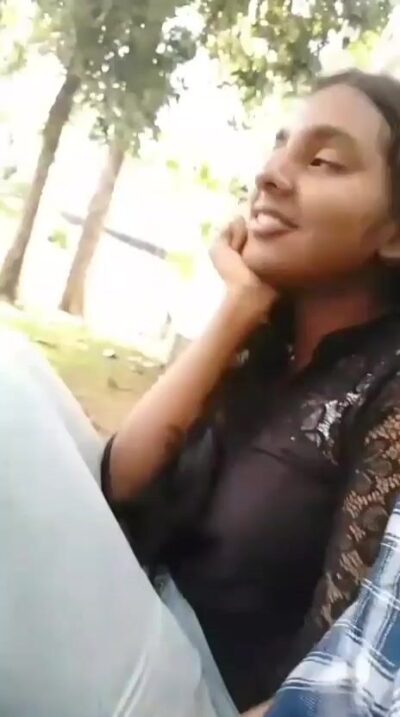 Park mein desi girl Anjali blowjob deti hui