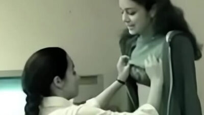 Desi girls office mein lesbian sex karti hui