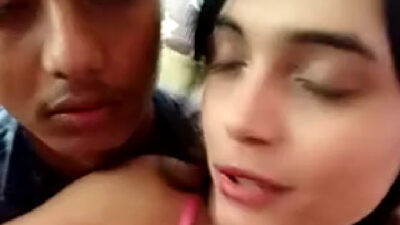 Beautiful gf ki boobs dabata hua boyfriend