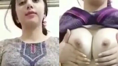 Pakistani Muslim girl boobs daba rahi hai