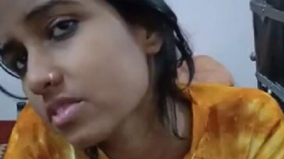 Indian college girl Pinki blowjob de rahi hai lover ko