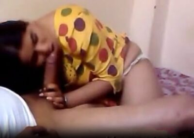 Chaddi thesi pedha gudda aunty modda cheekindi