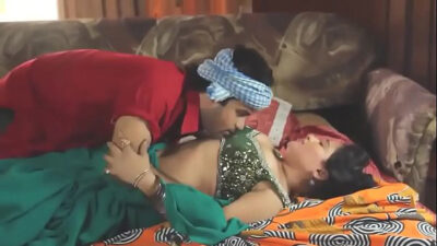 Naukar ne makan malikin ko garam karke choda