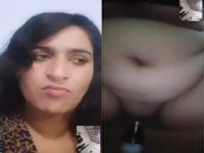Desi lady video call plays with big boobs and pussy