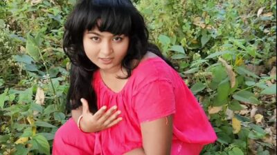 I found Boudi alone in the garden and fucked her, Bhabhi said crack my pussy