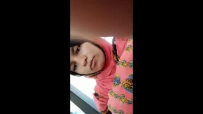 Horny Muslim Bhabhi Showing Big Boob Shaved Pussy