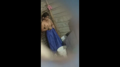 Sexy Bhabhi Nude Bathing Captured By Dever