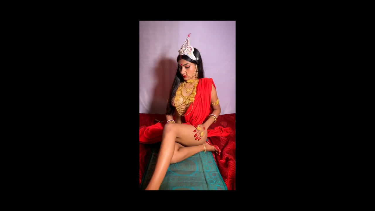 Model seduce in Saree strip Exclusive