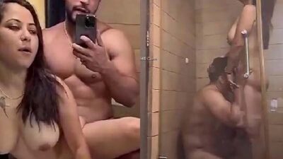 Bathroom mein Bangla Tina bhabhi ki chudai