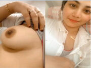 Sexy Desi Apne Chuchi Aur Choot Dikhati Hai