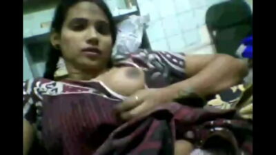 Desi hot bhabhi fingering on vc part