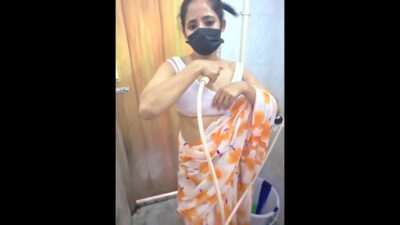 Girl in saree pussy rubbing in bathroom